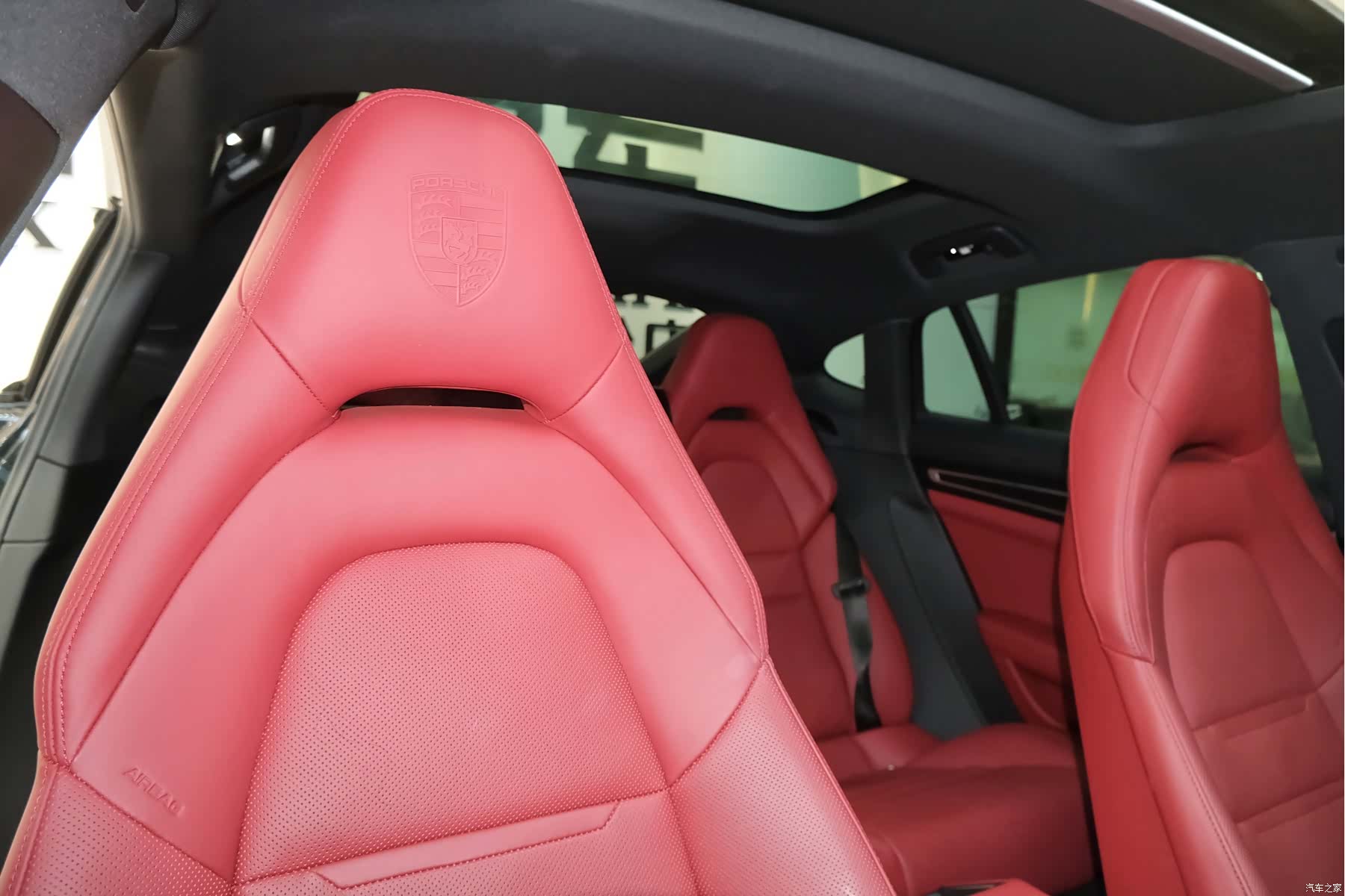 Porsche Panamera, 2023 все фото