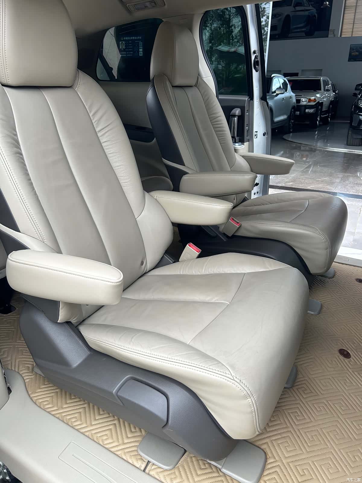 Buick GL8, 2012 14