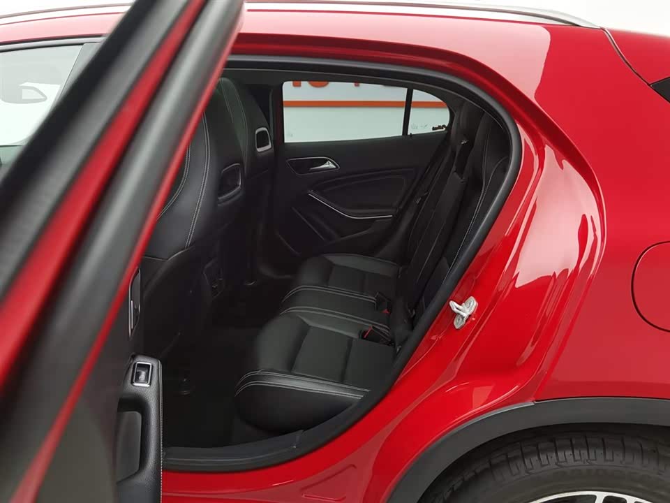 Mercedes-Benz GLA Mercedes-Benz GLA