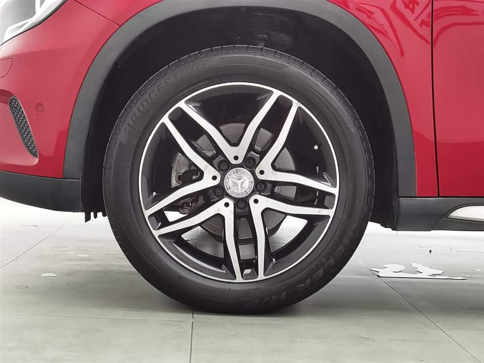 Mercedes-Benz GLA Mercedes-Benz GLA