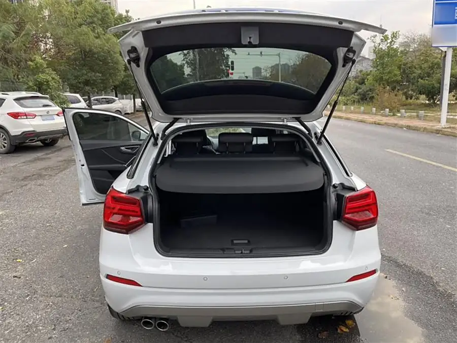 Audi Q2L