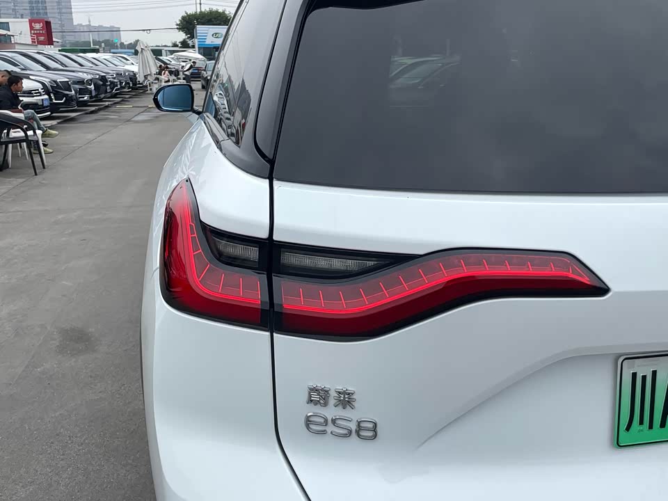 NIO ES8