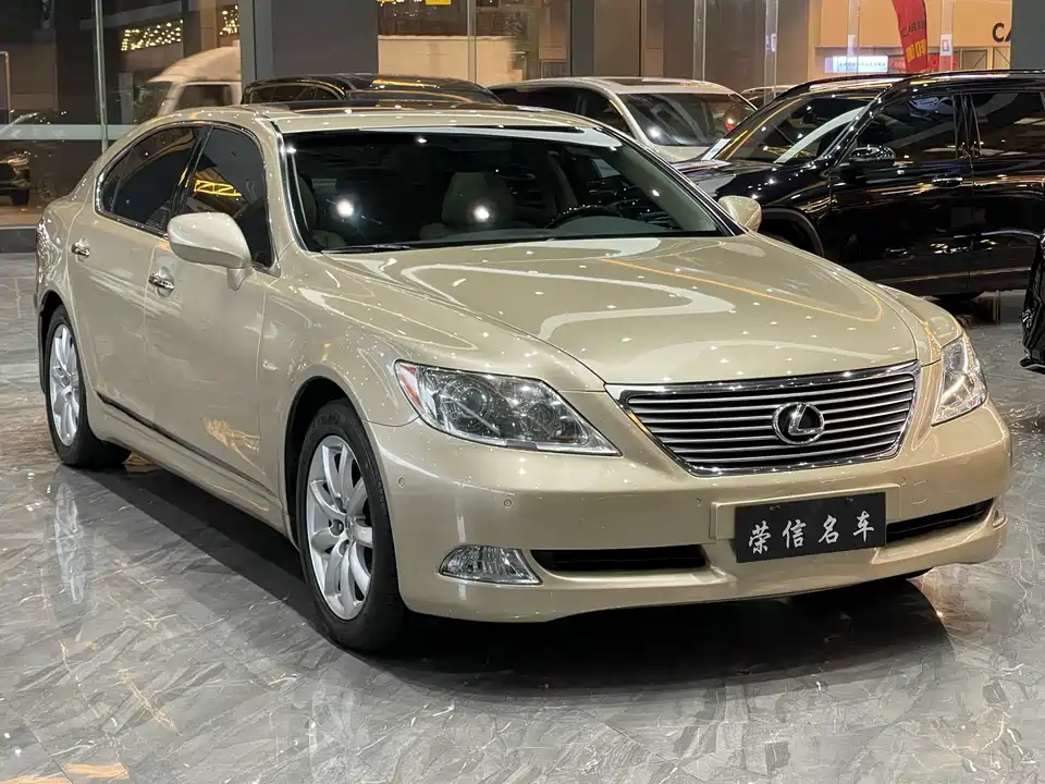 Lexus LS