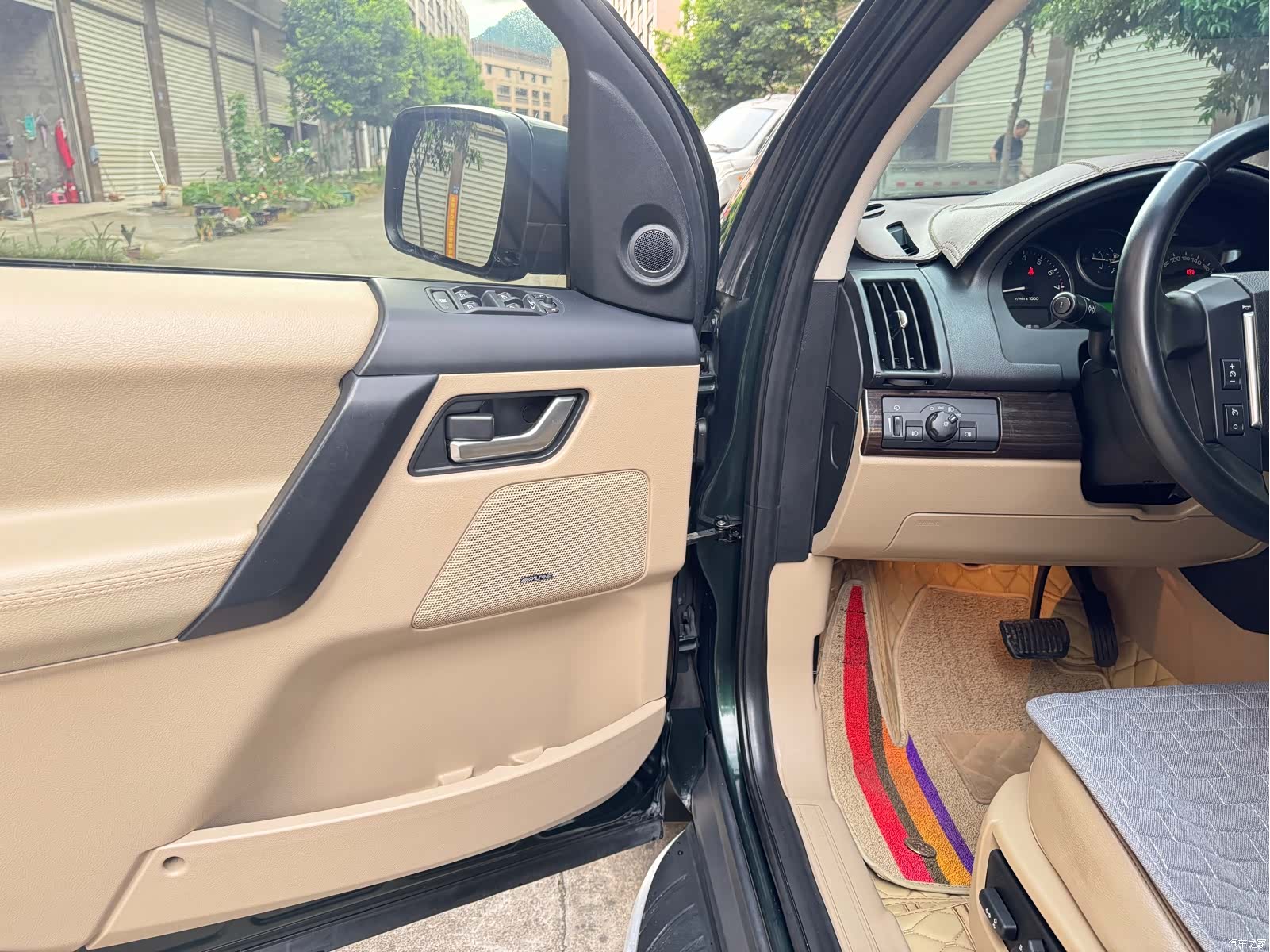 Land Rover i6, 2011 14