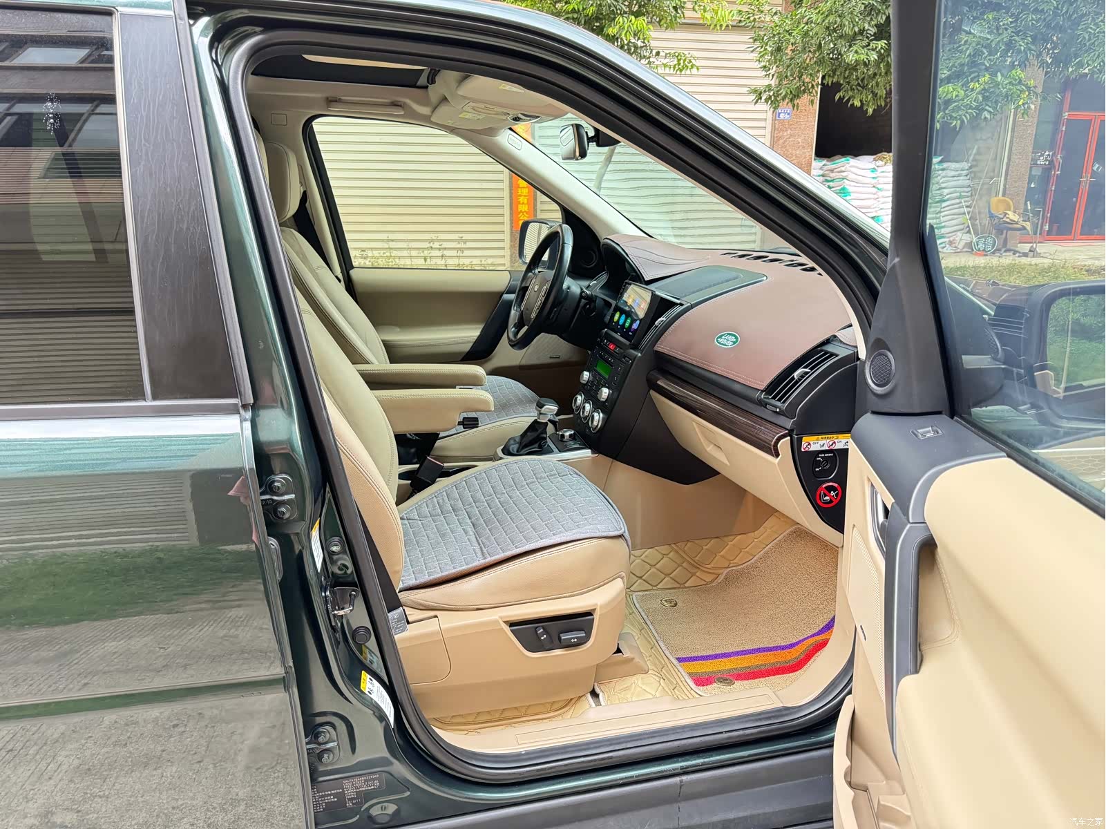 Land Rover i6, 2011 16