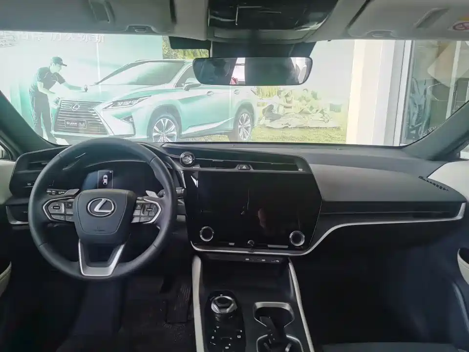 Lexus RZ