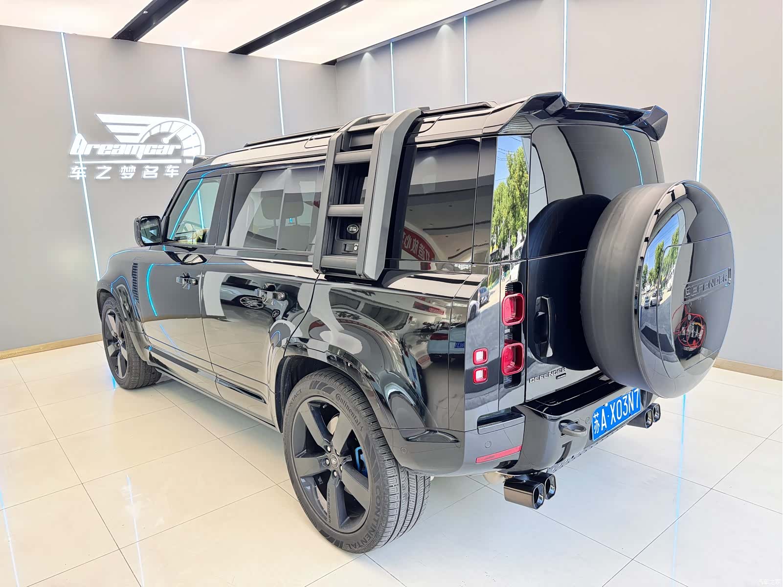 Land Rover Defender, 2023 все фото