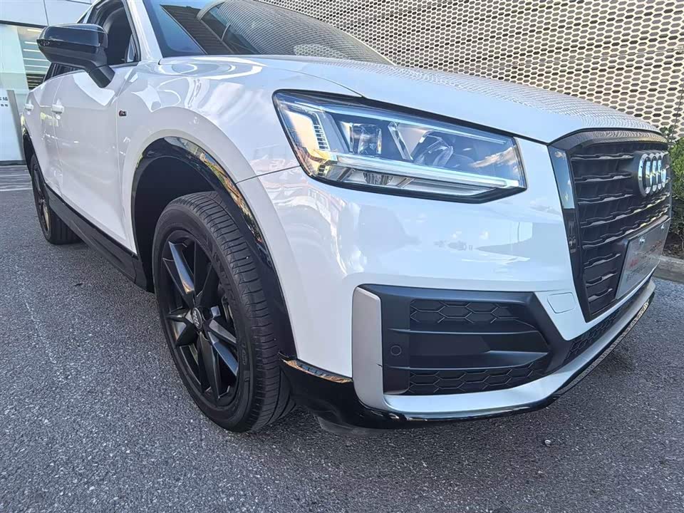 Audi Q2L