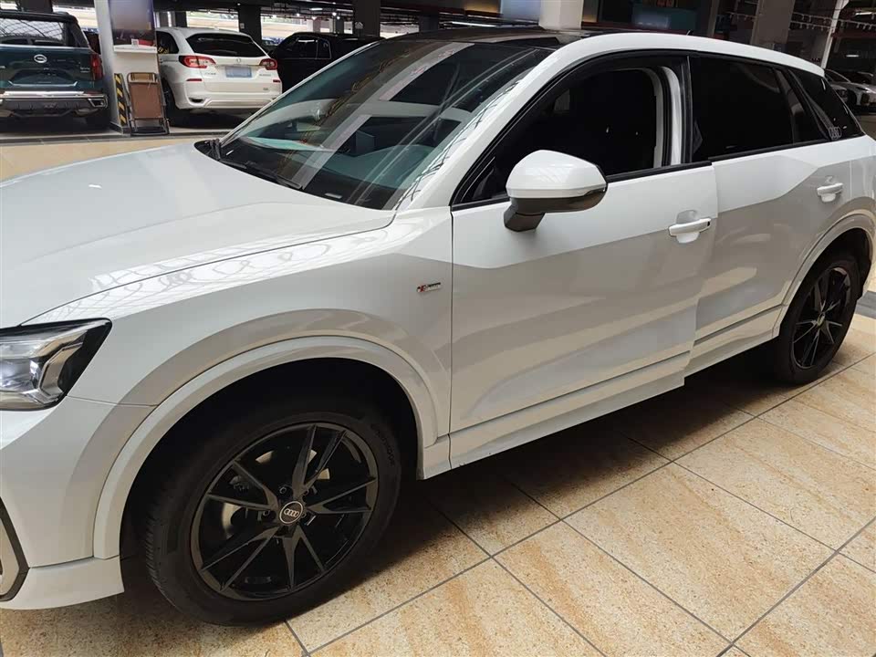 Audi Q2L