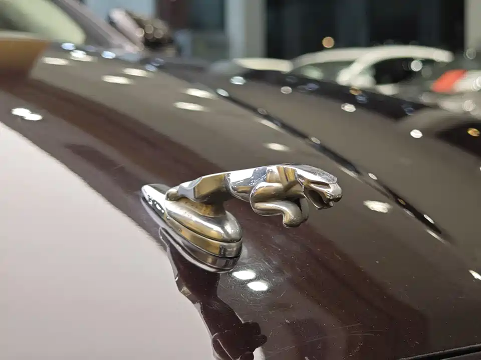 Jaguar XJ Jaguar XJ