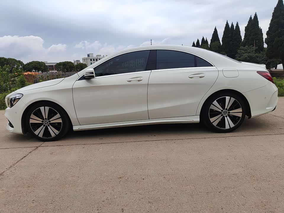 Mercedes-Benz CLA Mercedes-Benz CLA