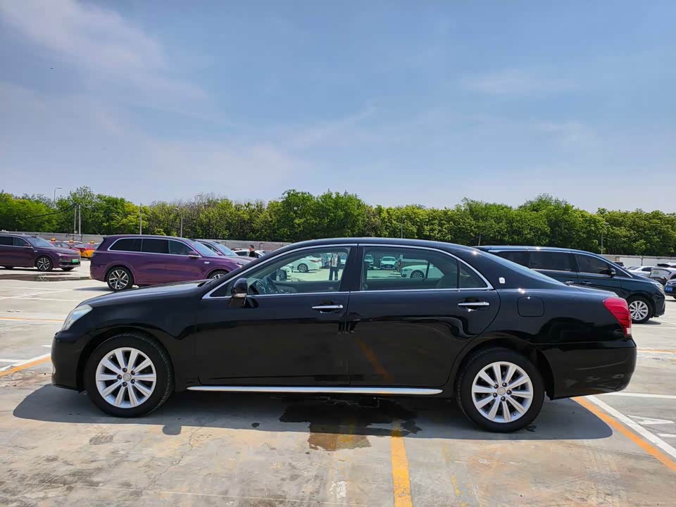 Toyota crown