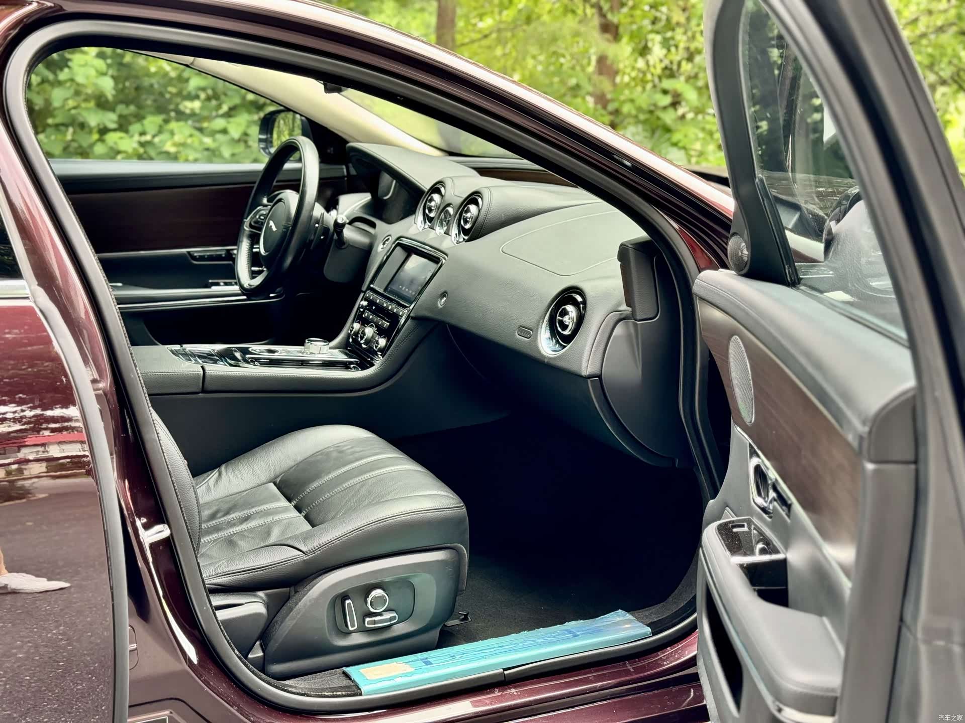 Jaguar XJ, 2016 10
