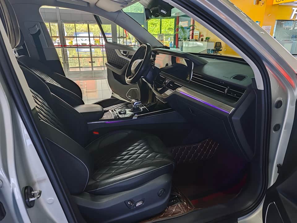 Hongqi HS5