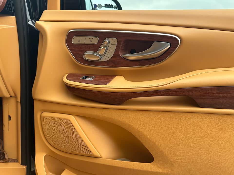 Mercedes-Benz V-class