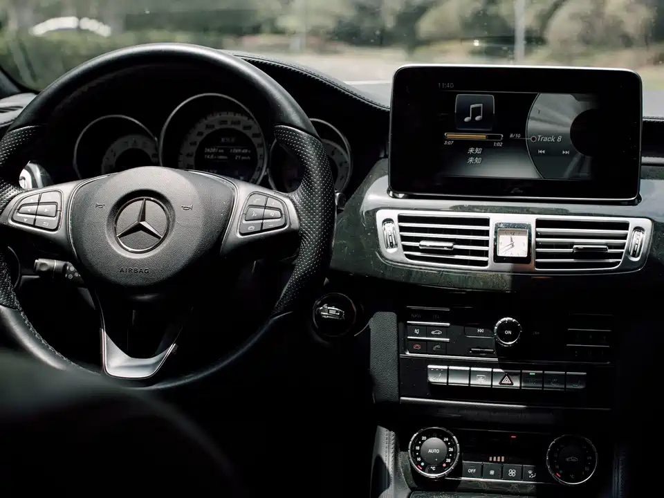 Mercedes-Benz CLS Mercedes-Benz CLS