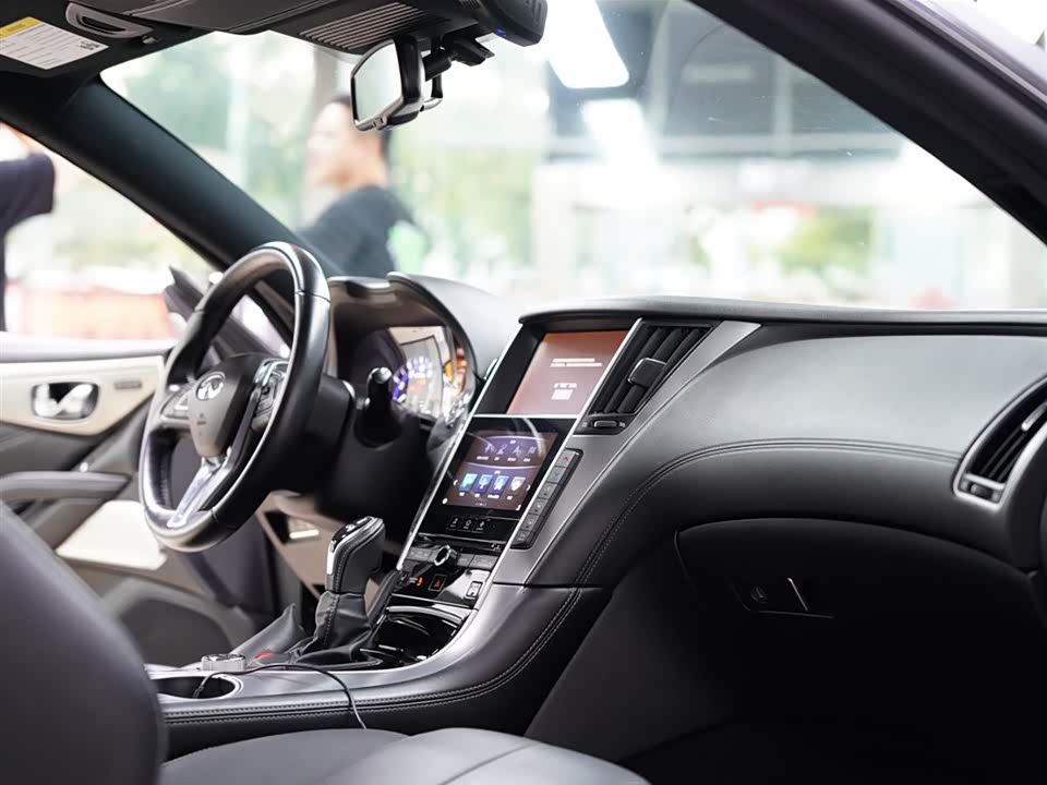 Infiniti Q60