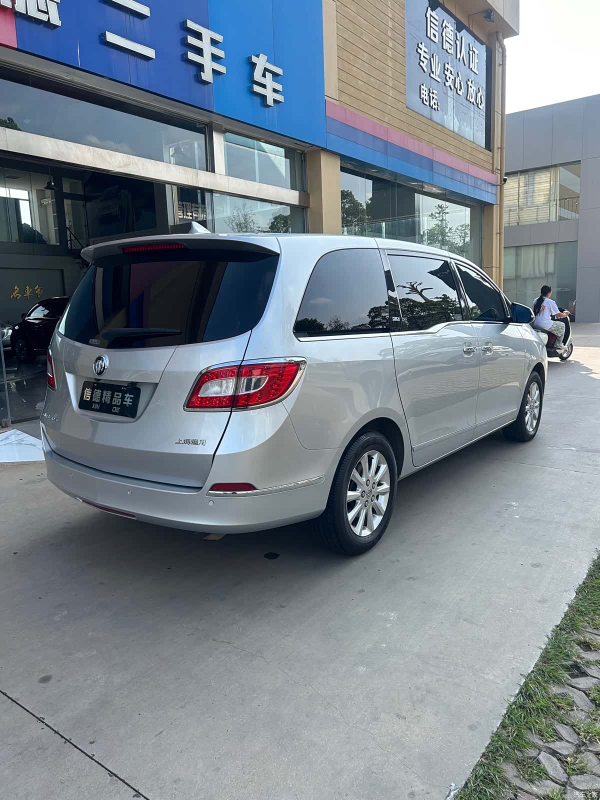 Buick GL8, 2012 6