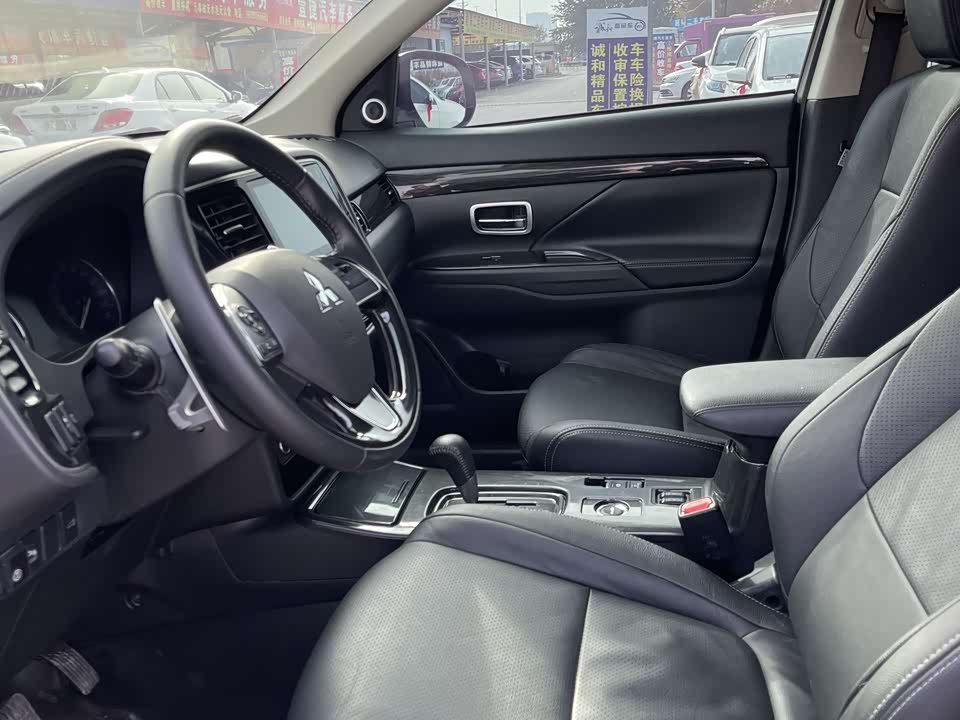 Mitsubishi Outlander