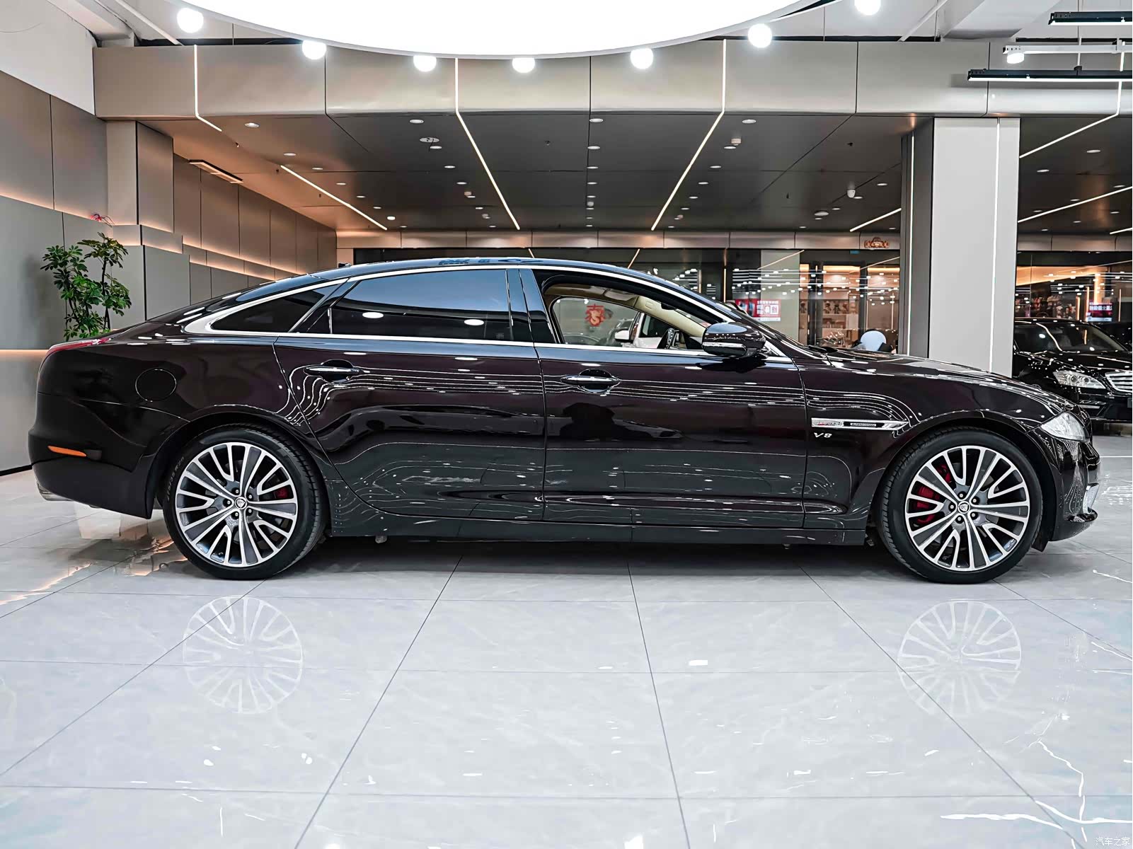 Jaguar XJ, 2013 4