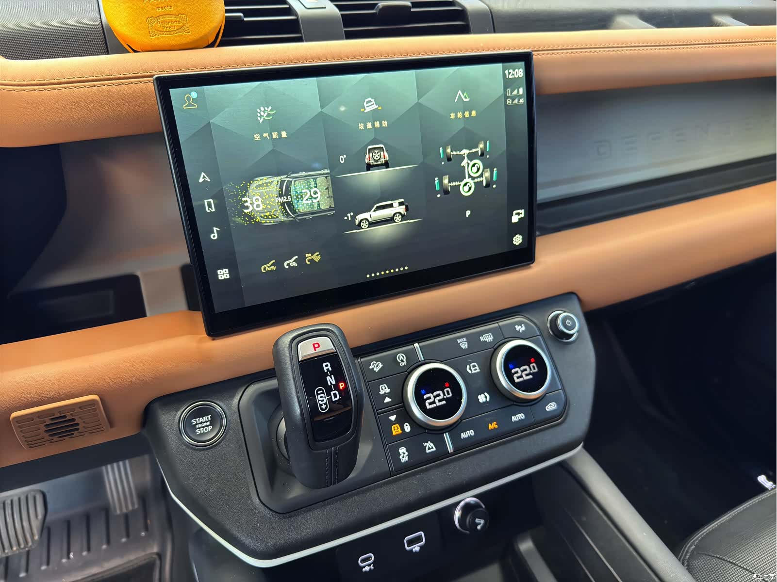 Land Rover Defender, 2023 16