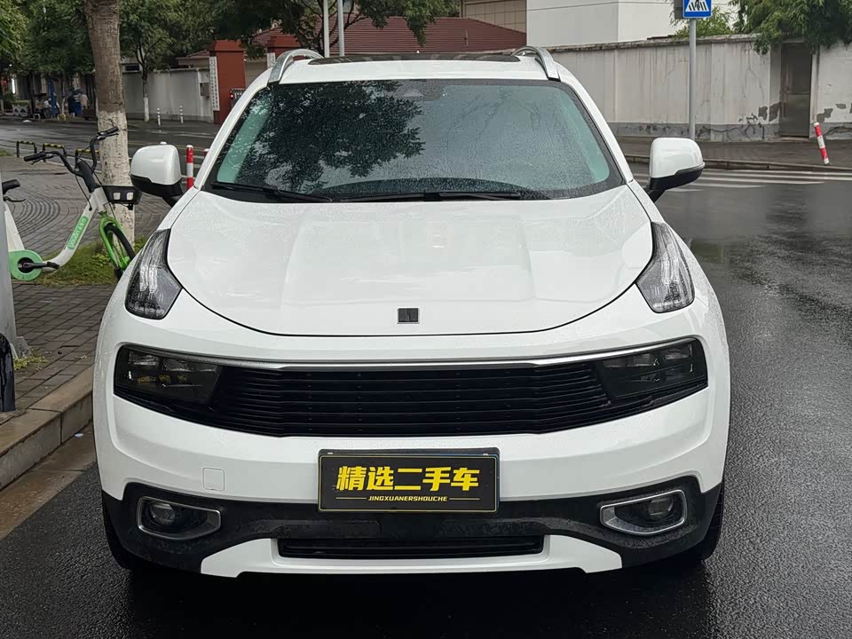 Lynk & Co 01