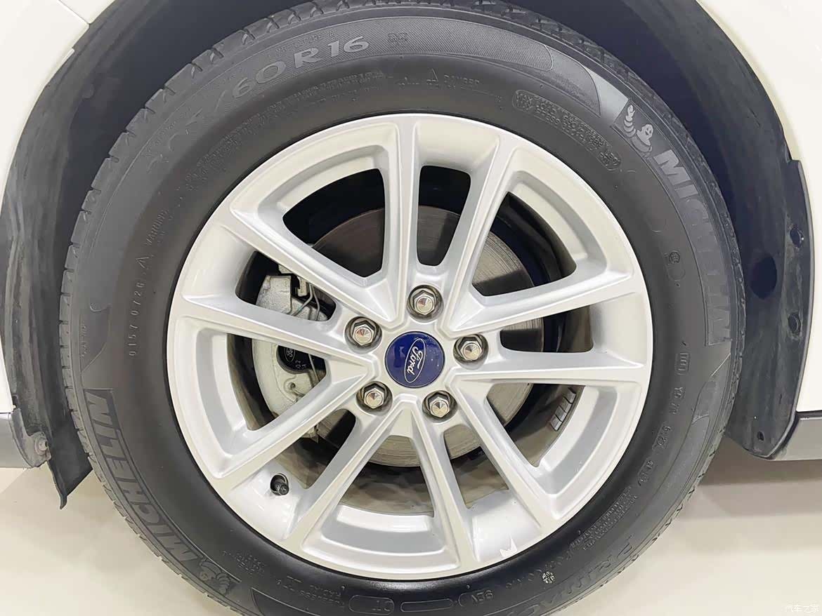 Ford Focus, 2019 12