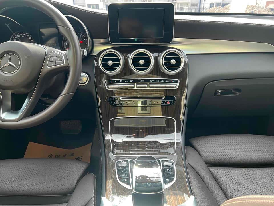 Mercedes-Benz GLC Mercedes-Benz GLC