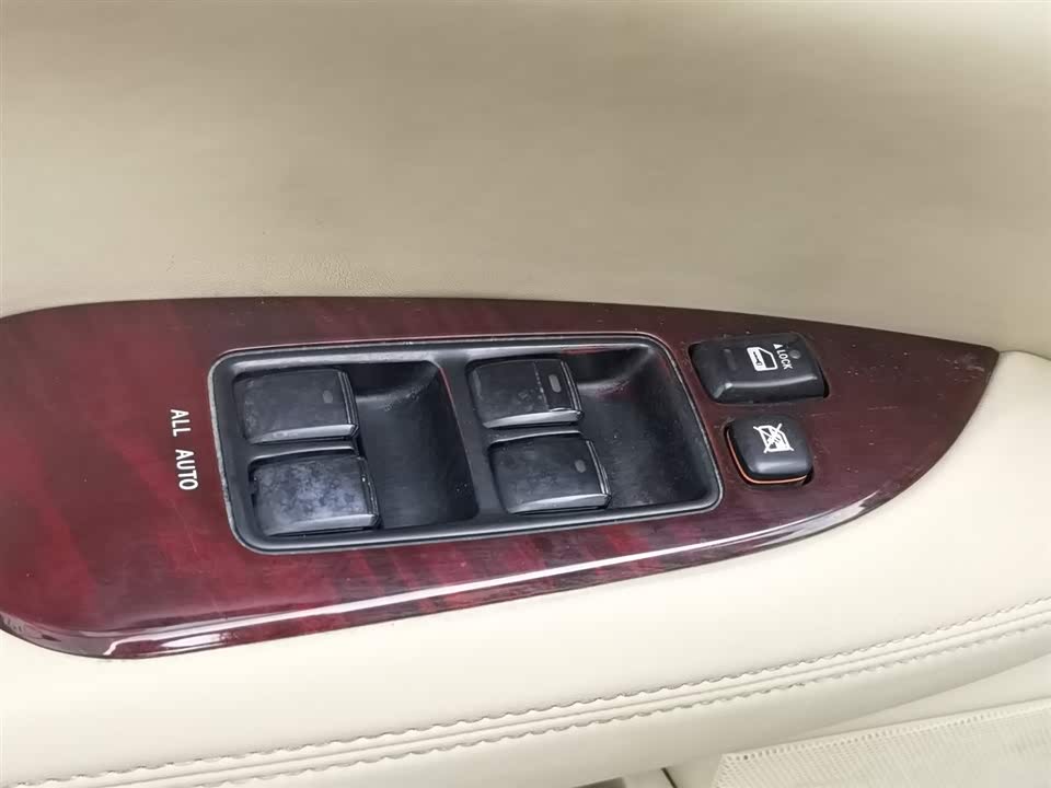 Toyota Reiz