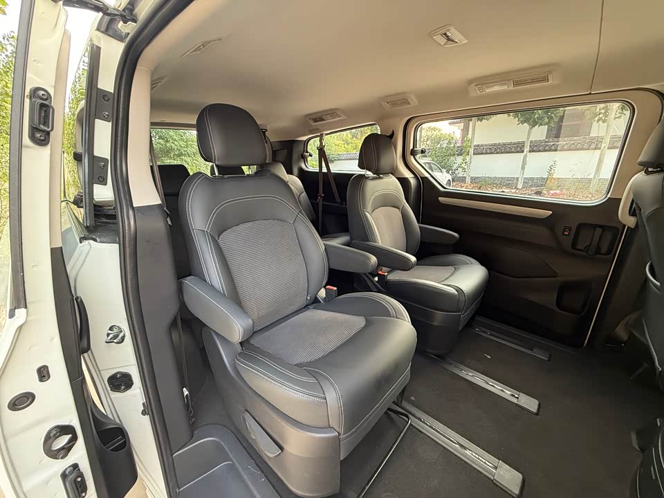 MAXUS Chase G10 MAXUS Chase G10