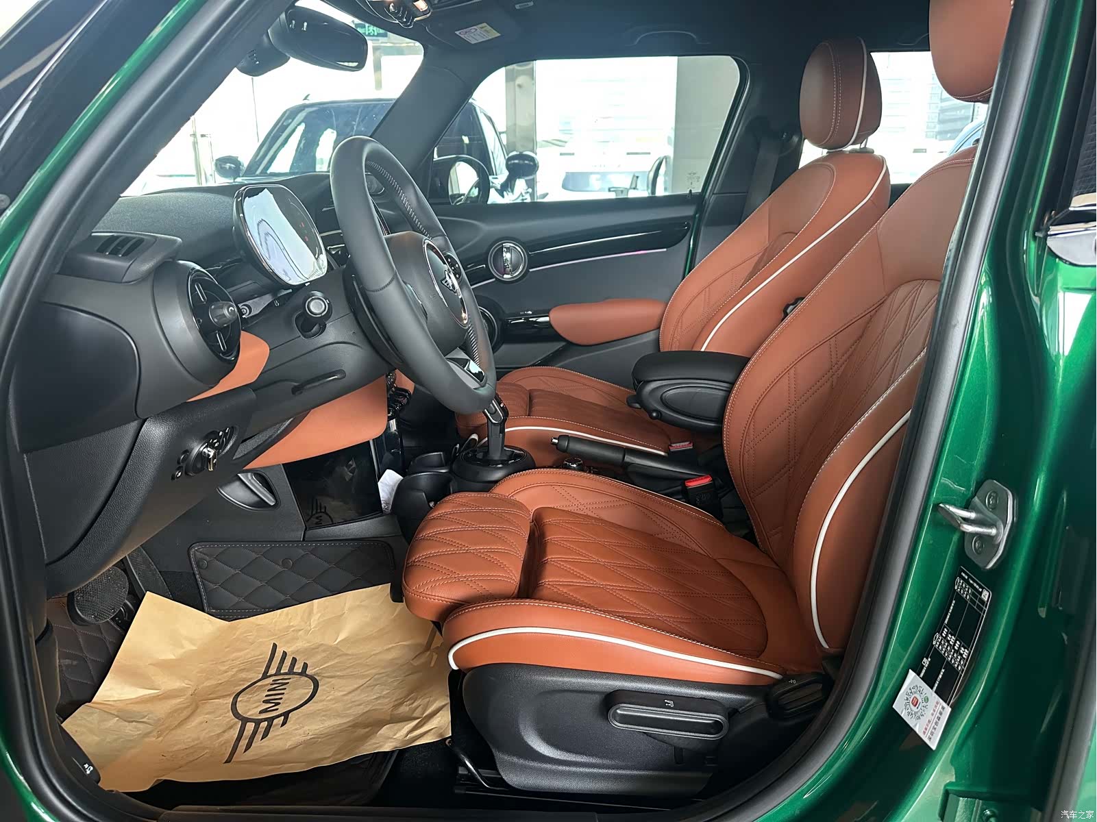 Mini Cooper, 2024 11