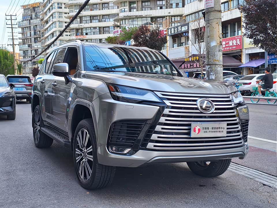Lexus LX