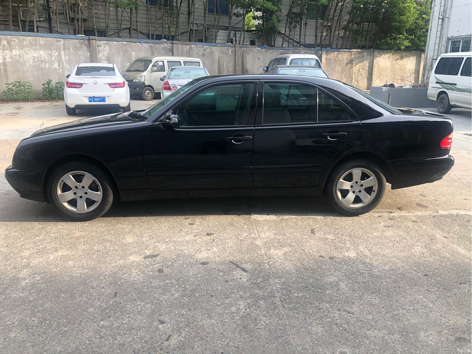 Mercedes-Benz E-Class, 1999 3