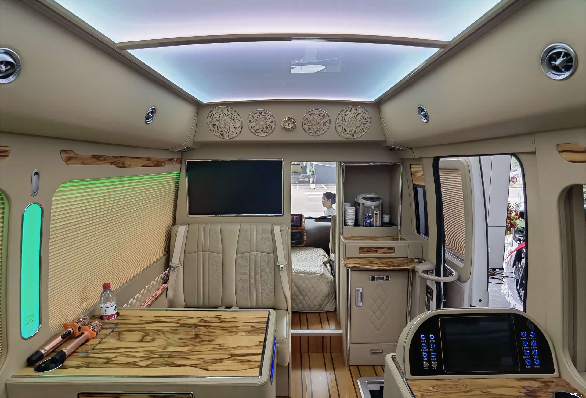 Toyota Coaster, 2022 6