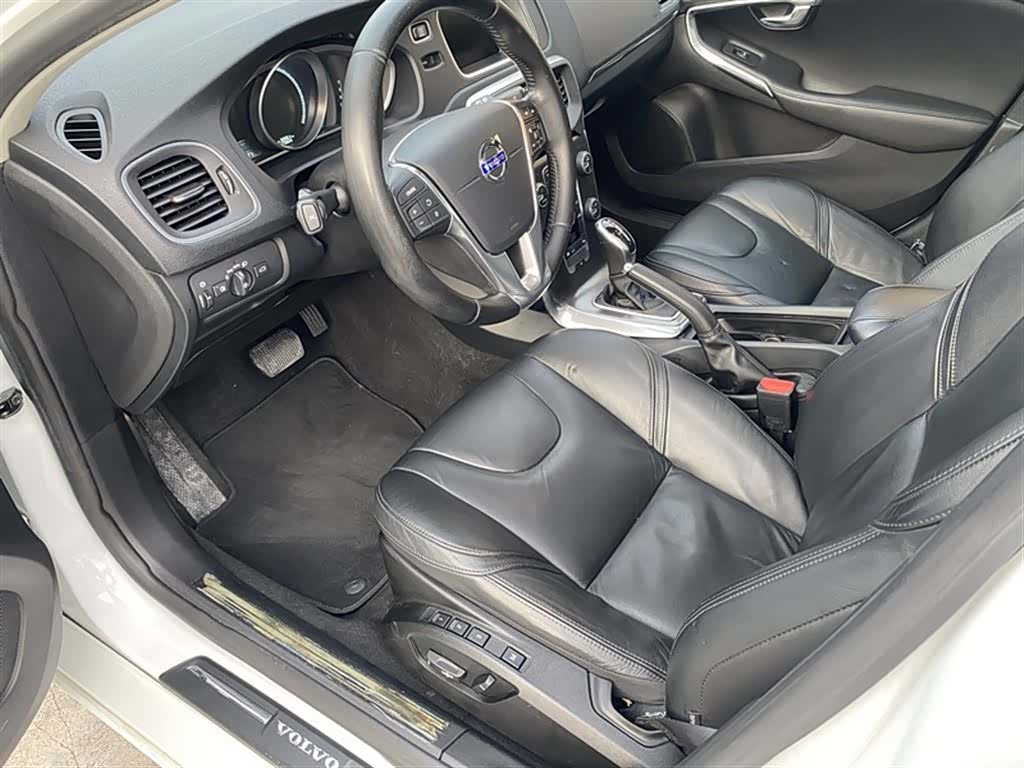 Volvo V40, 2013 8