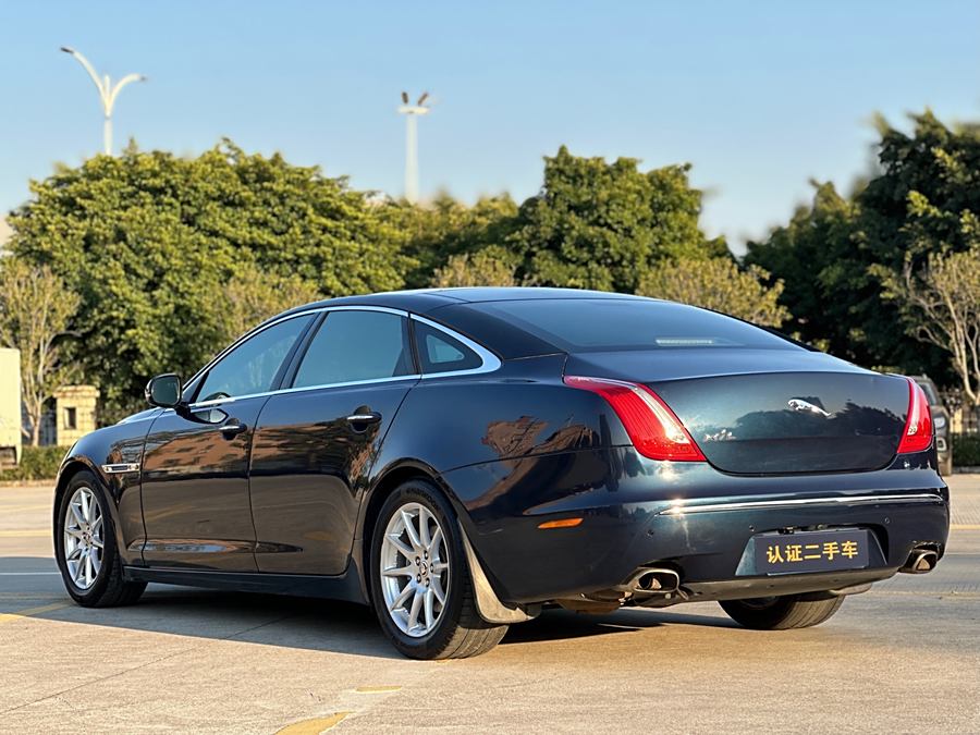 Jaguar XJ