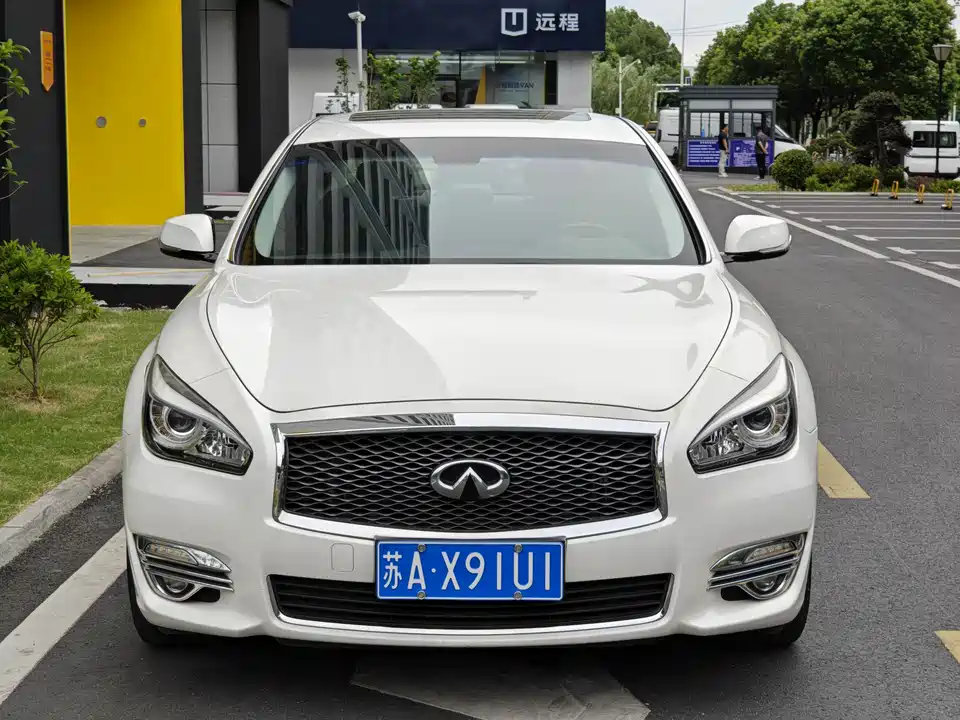 Infiniti Q70