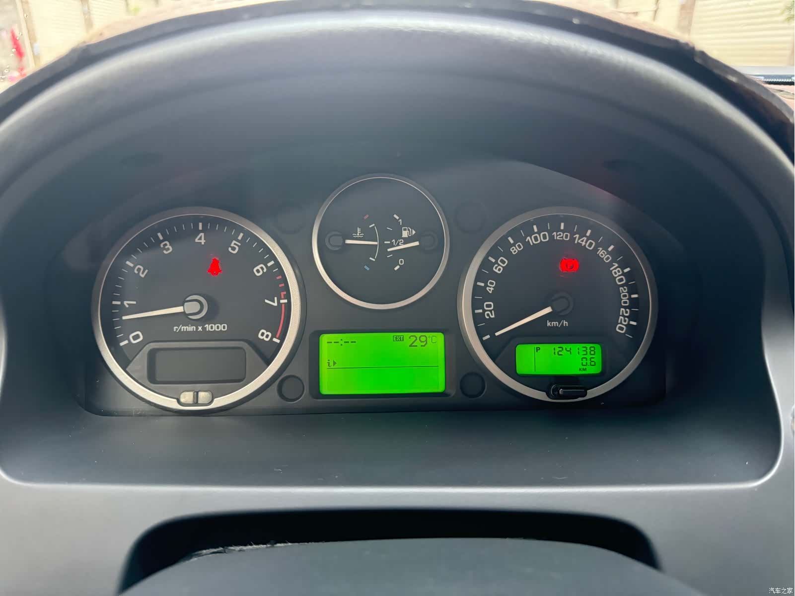 Land Rover i6, 2011 10