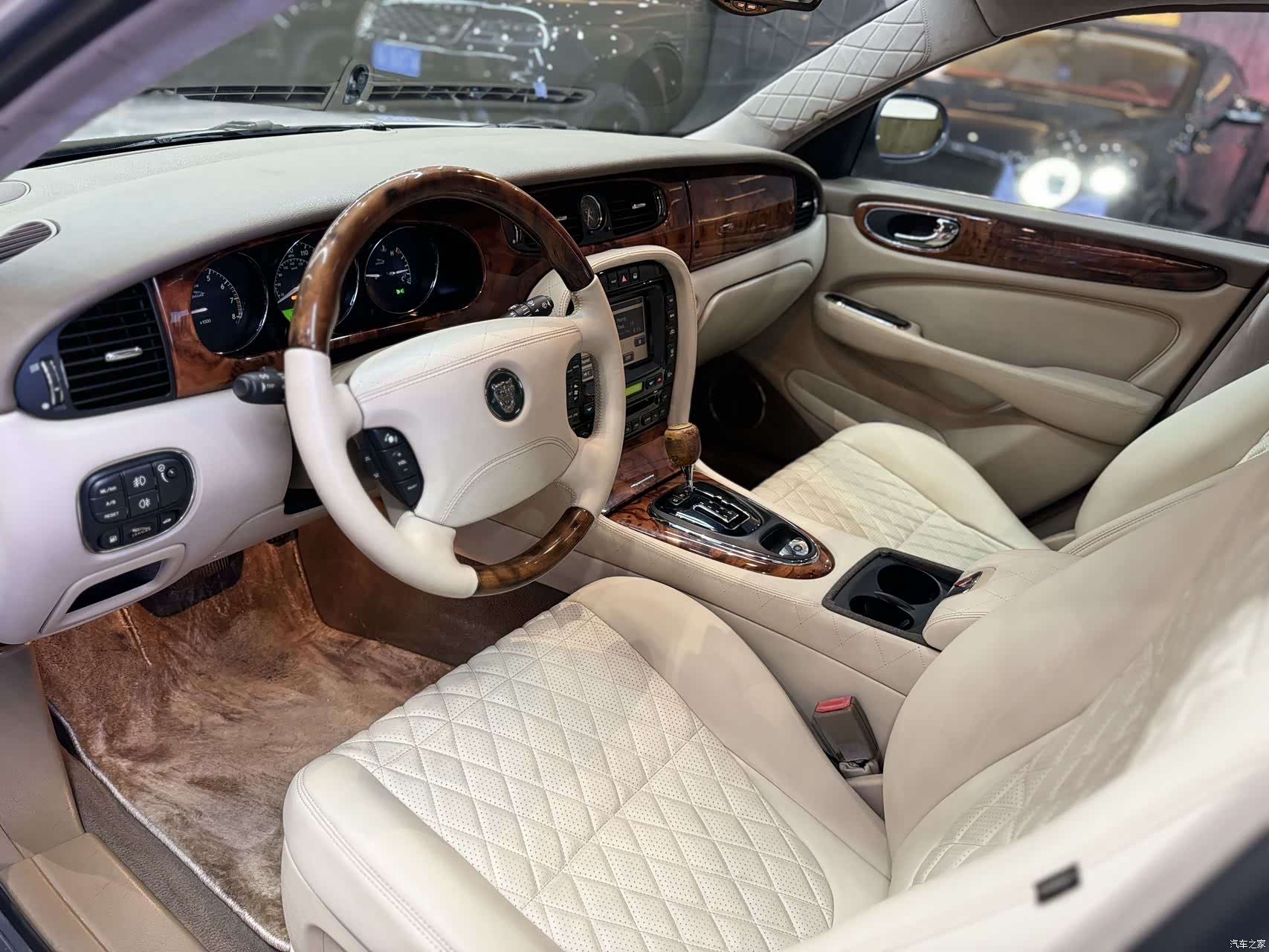 Jaguar XJ, 2003 9