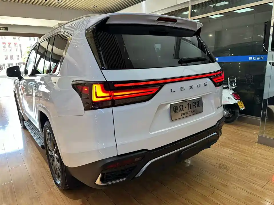 Lexus LX