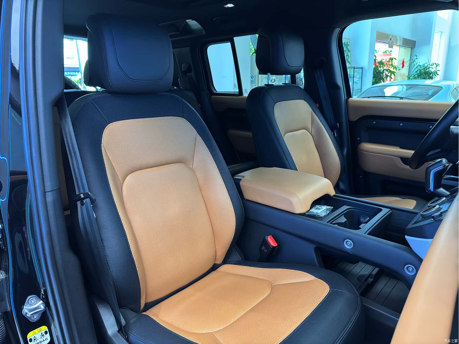 Land Rover Defender, 2023 13