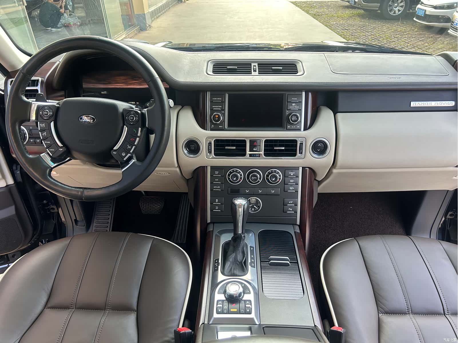 Land Rover Range Rover, 2012 16
