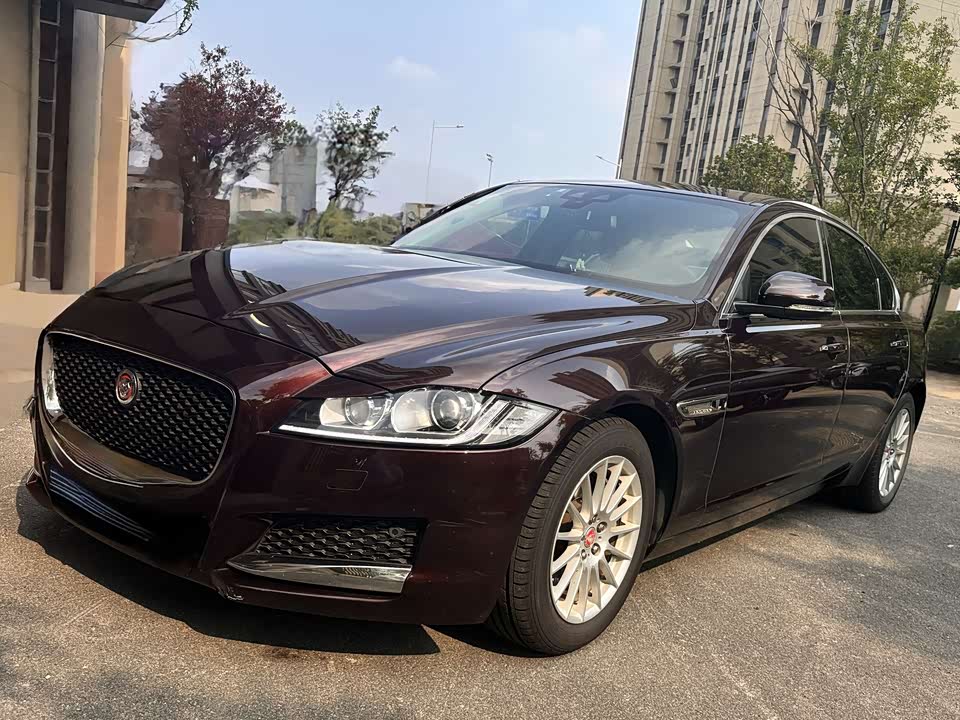 Jaguar XF