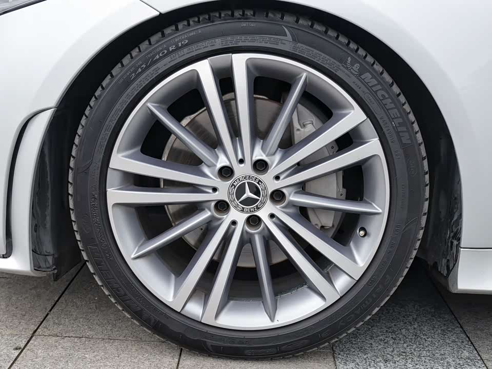 Mercedes-Benz CLS Mercedes-Benz CLS