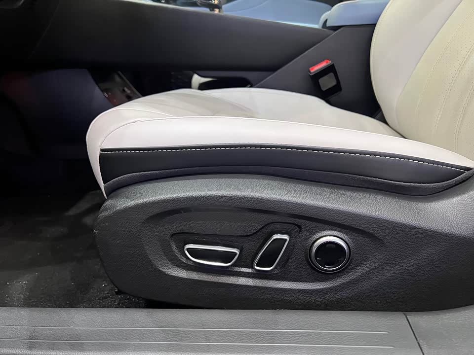 Trumpchi Shadow Leopard