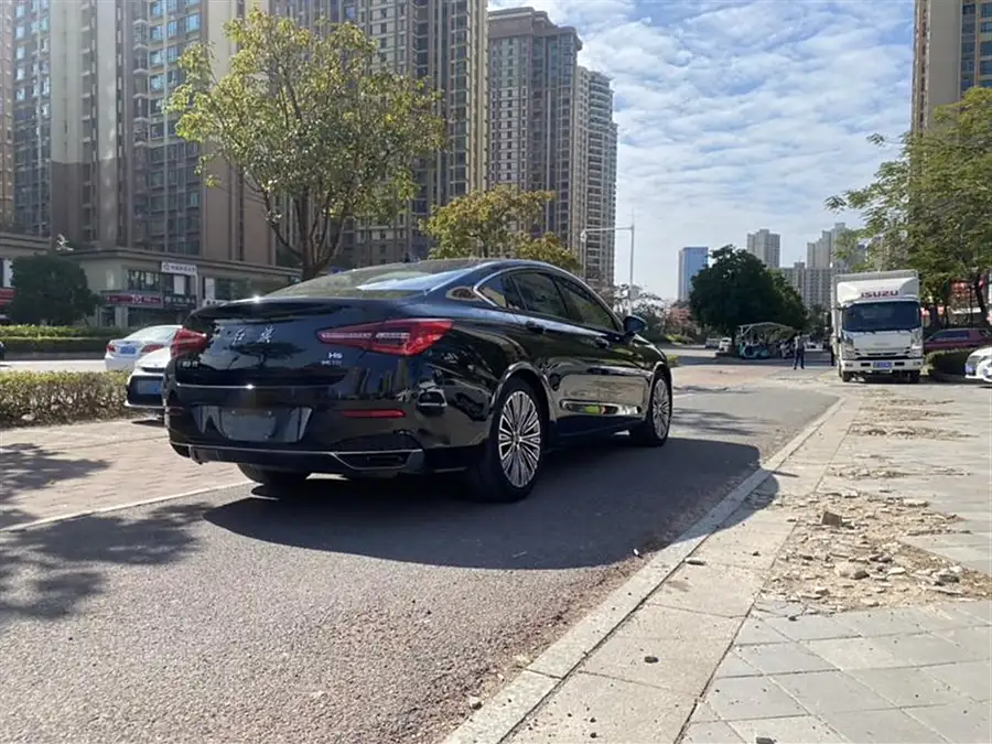 red flag Hongqi H5