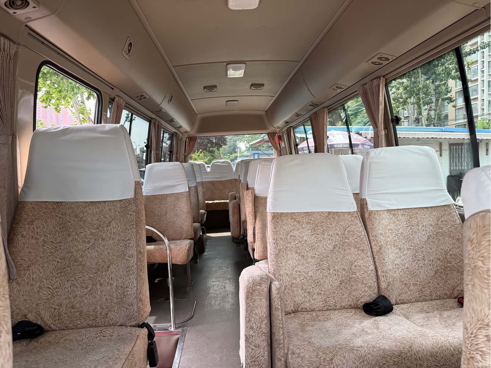 Toyota Coaster, 2011 27
