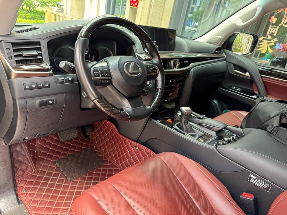 Lexus LX