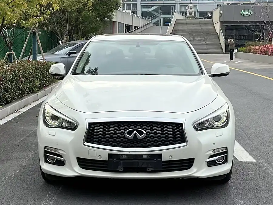 Infiniti Q50L