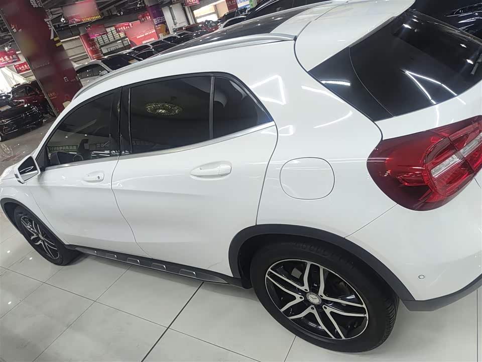 Mercedes-Benz GLA Mercedes-Benz GLA
